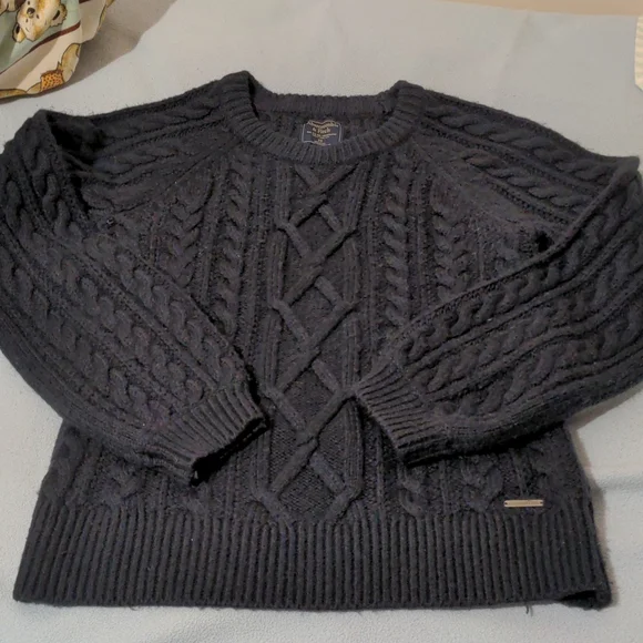 A&F Cable Crew Sweater - Picture 2 of 4